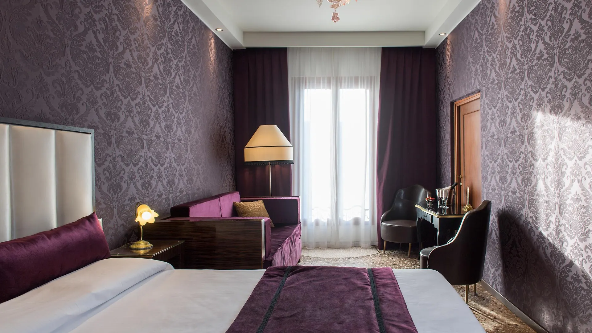 Locanda Leon Bianco On The Grand Canal Venedik